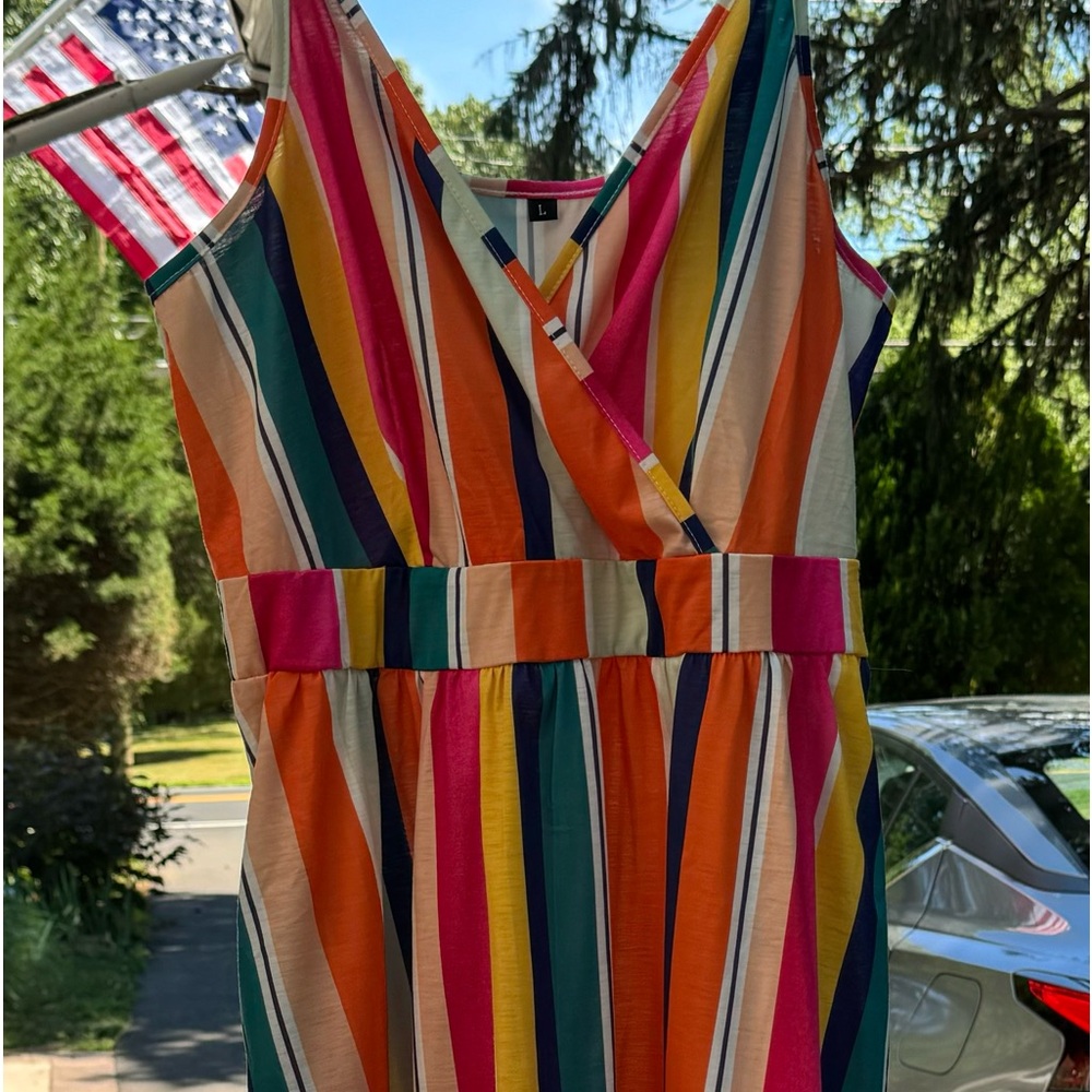 Summer dress with pockets. Bright fun happy hour dress. Size lg.
